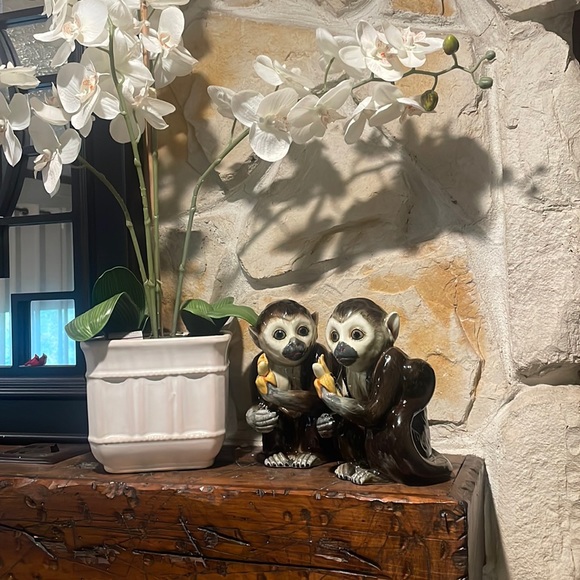 Majolica Style Capuchin Monkeys - Picture 3 of 9